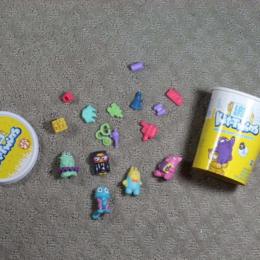 Lost Kitties Kit-twins 5 Figures & Accessories